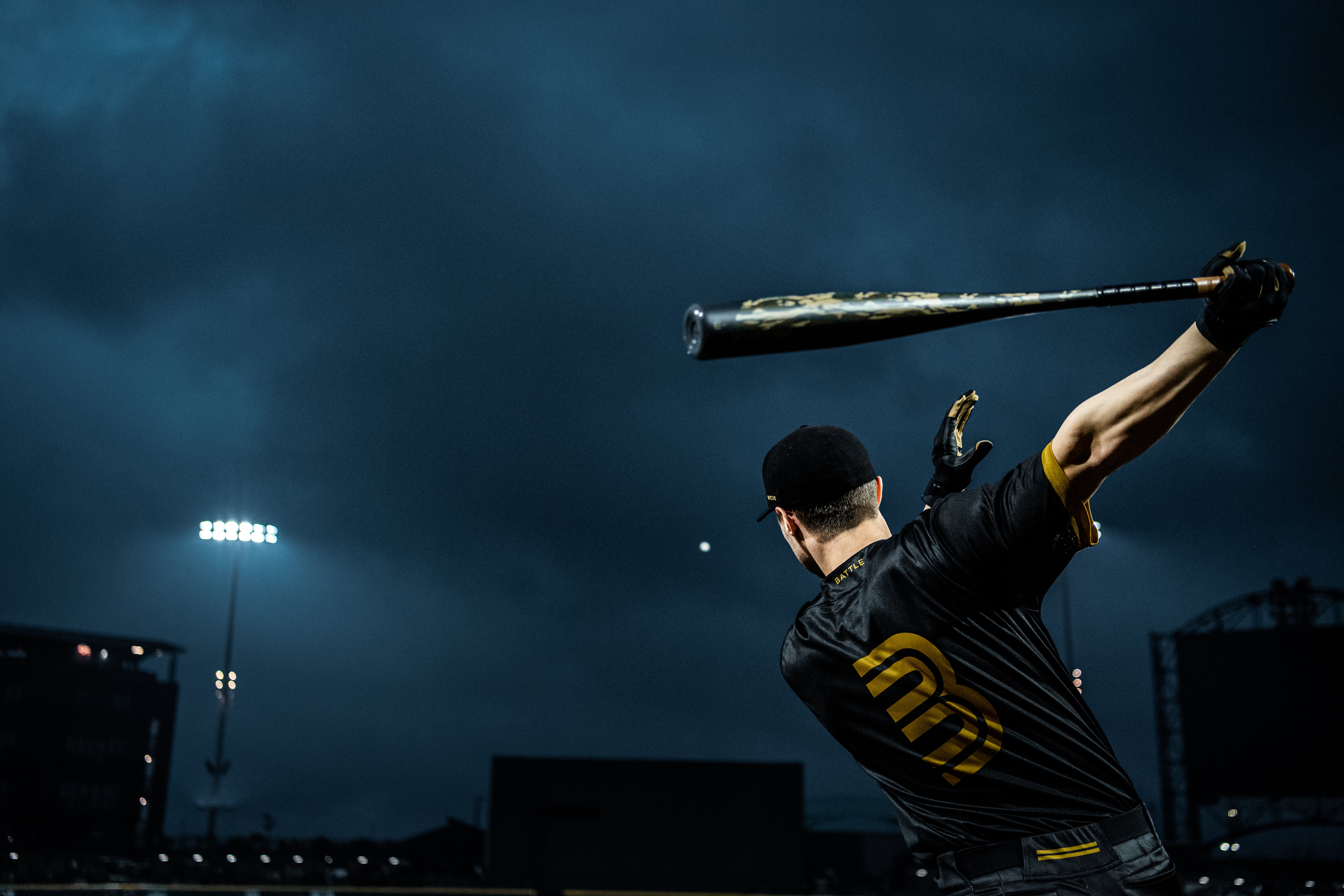 Time to Hunt: Introducing the Mossy Oak x Warstic Limited Edition Hawk2 Metal Bat