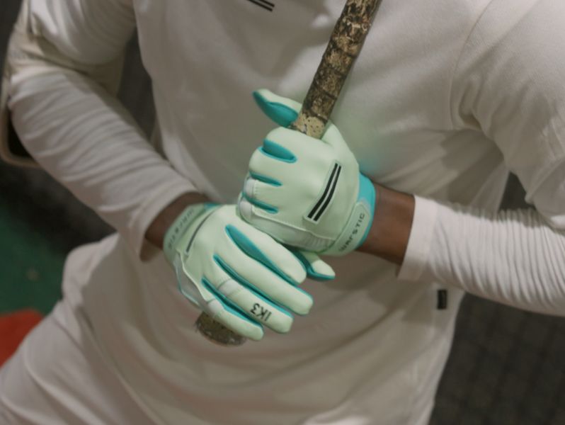 BATTING GLOVES