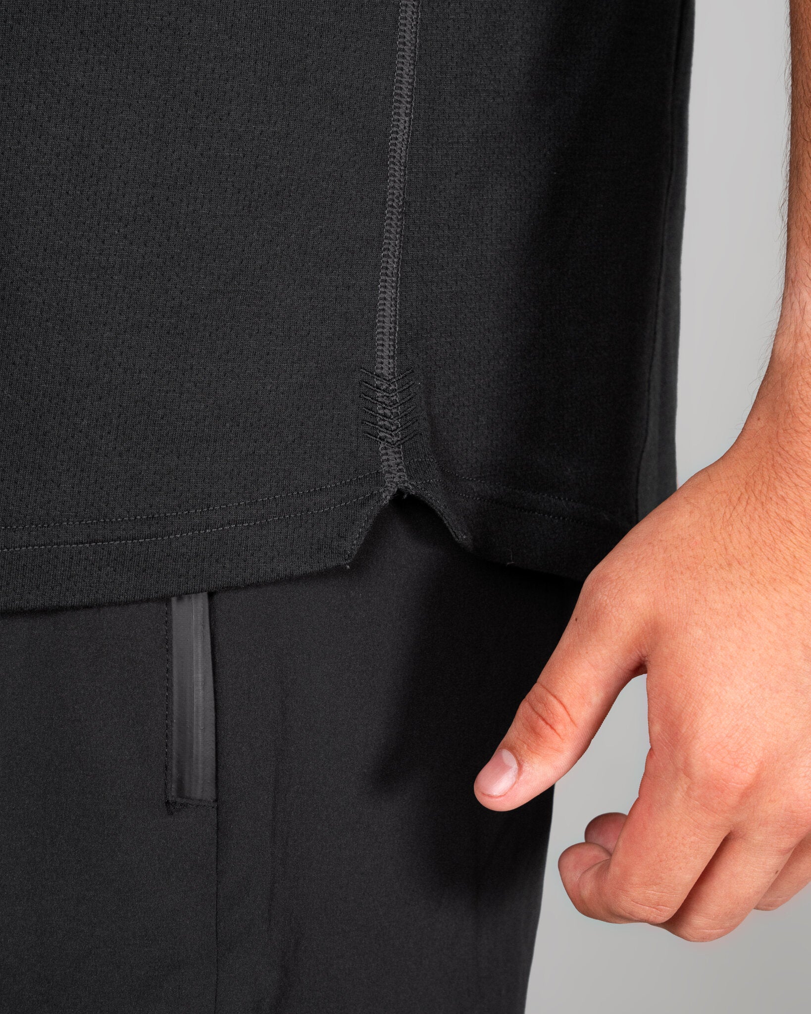 THNDHRT COLLECTION TRAINING APPAREL - SHORT SLEEVE TEE (BLACK)