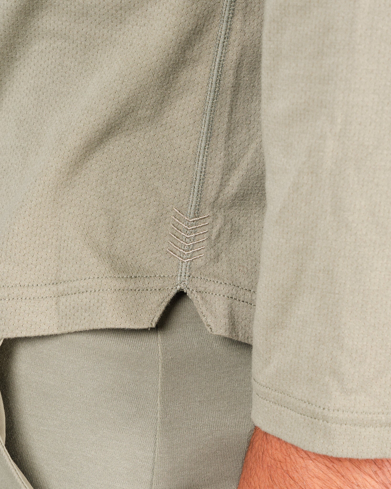 THNDHRT COLLECTION TRAINING APPAREL - HOODED LONG SLEEVE (GRAY)