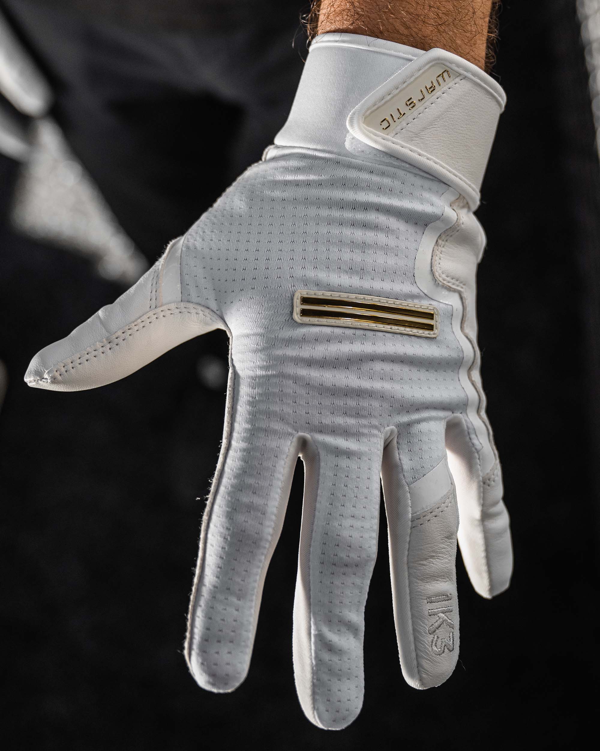 IK3 PRO SHORT CUFF BATTING GLOVES "WHITE"