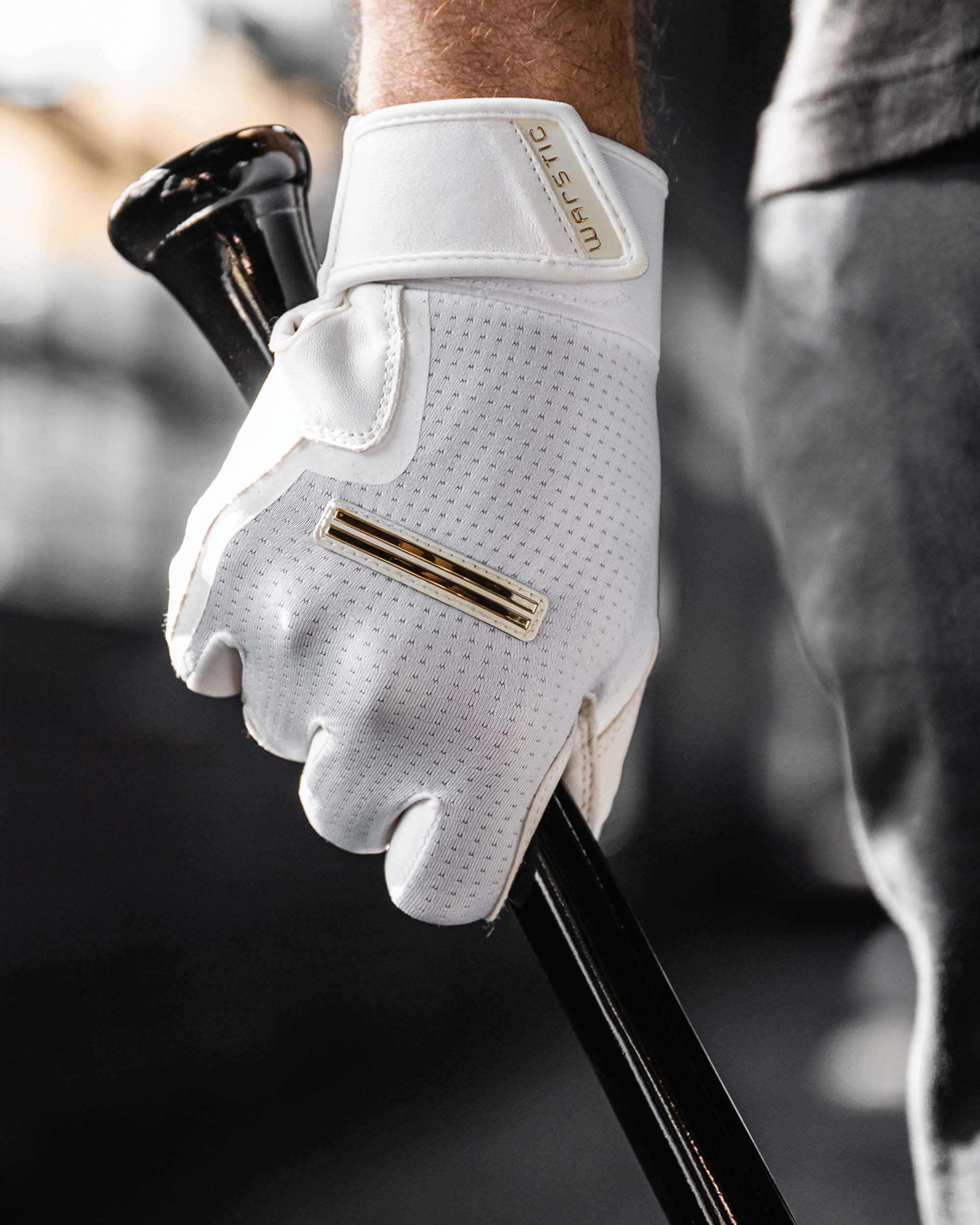IK3 PRO SHORT CUFF BATTING GLOVES "WHITE"