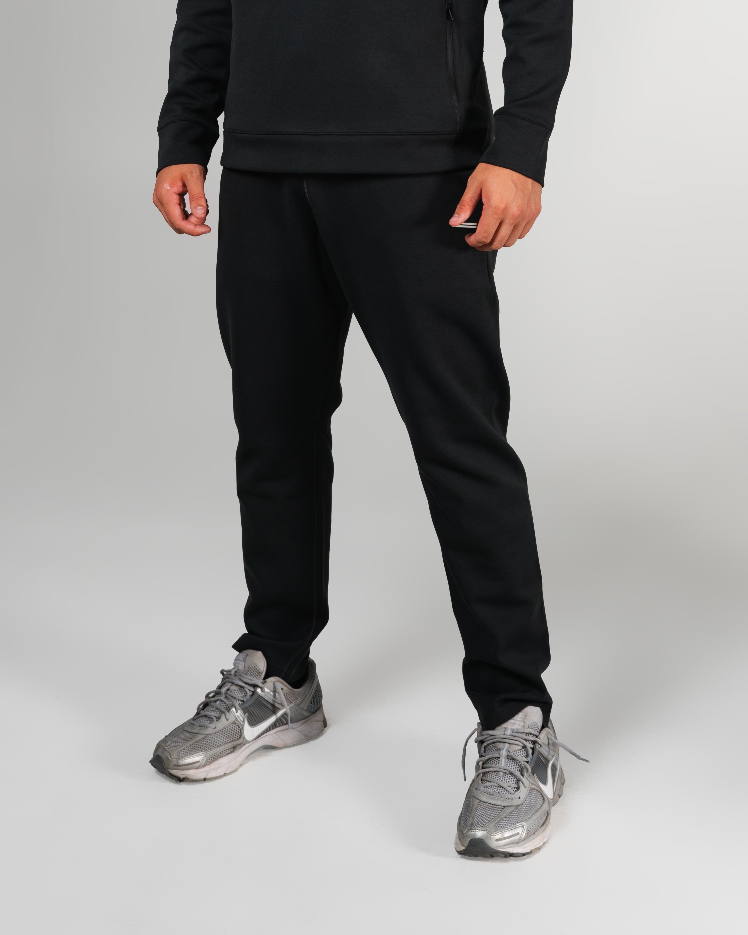 THNDHRT COLLECTION TRAINING APPAREL - PERFORMANCE JOGGERS (BLACK)