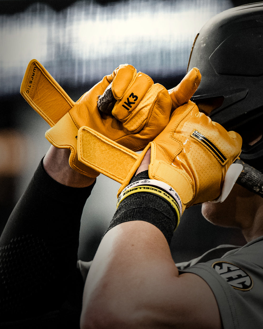 IK3 PRO SHORT CUFF BATTING GLOVES 