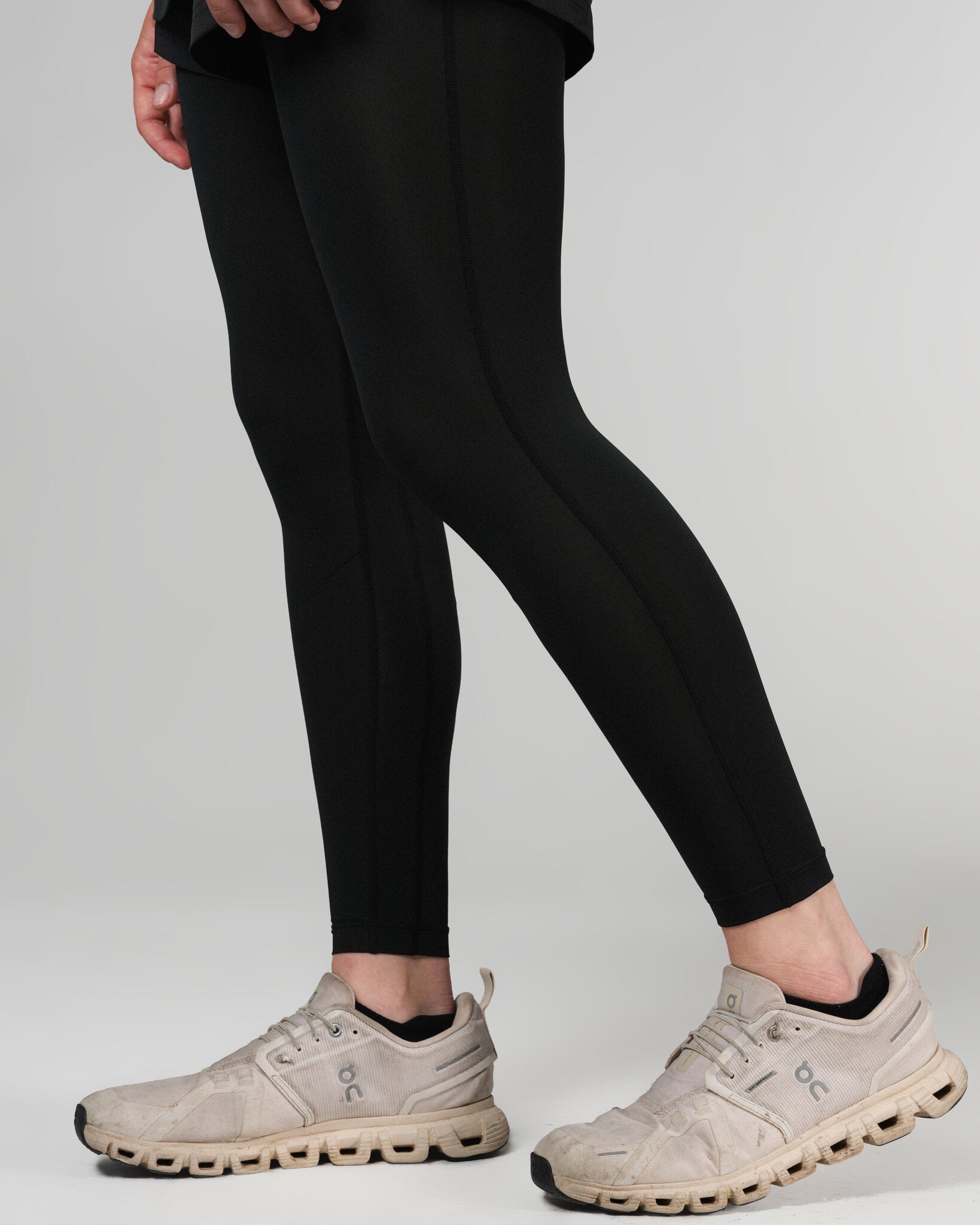 THNDHRT COLLECTION TRAINING APPAREL - PERFORMANCE TIGHTS (BLACK)