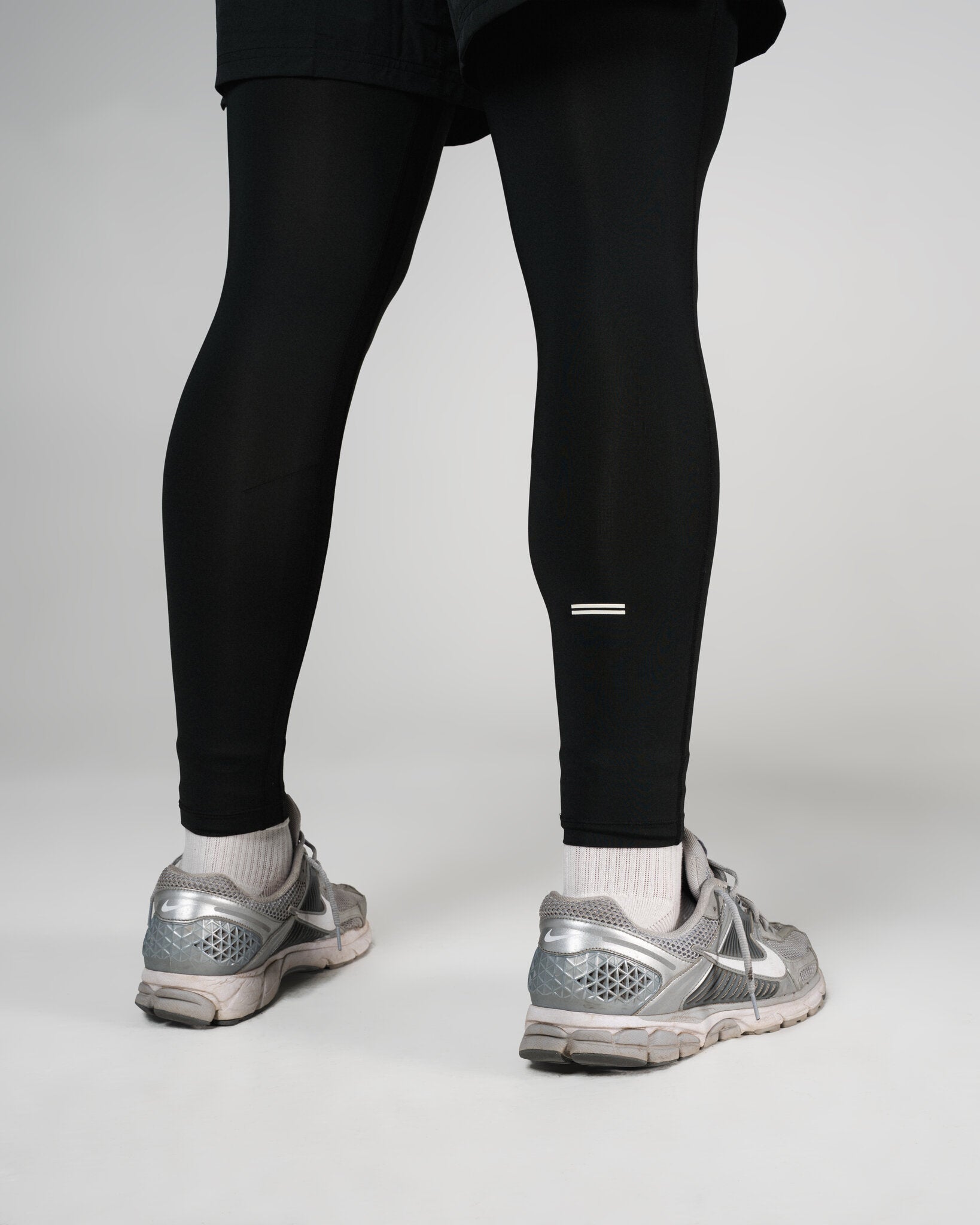 THNDHRT COLLECTION TRAINING APPAREL - PERFORMANCE TIGHTS (BLACK)