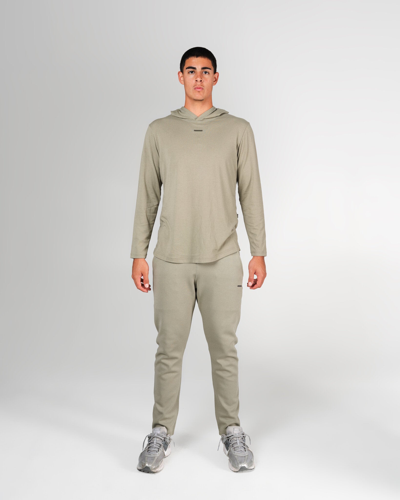 THNDHRT COLLECTION TRAINING APPAREL - HOODED LONG SLEEVE (GRAY)