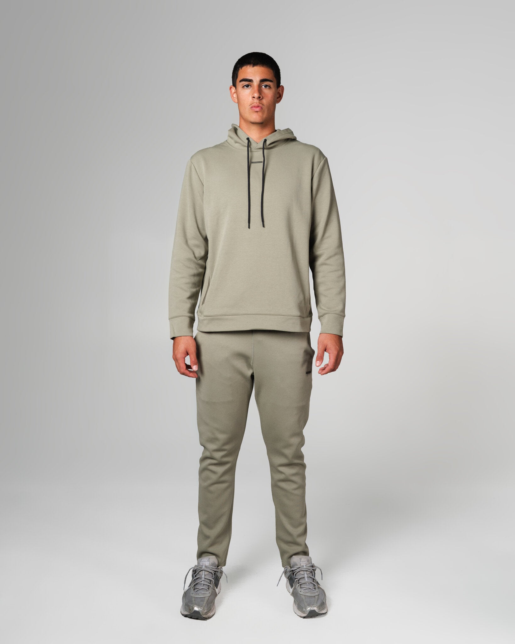 THNDHRT COLLECTION TRAINING APPAREL - HEAVYWEIGHT HOODIE (GRAY)