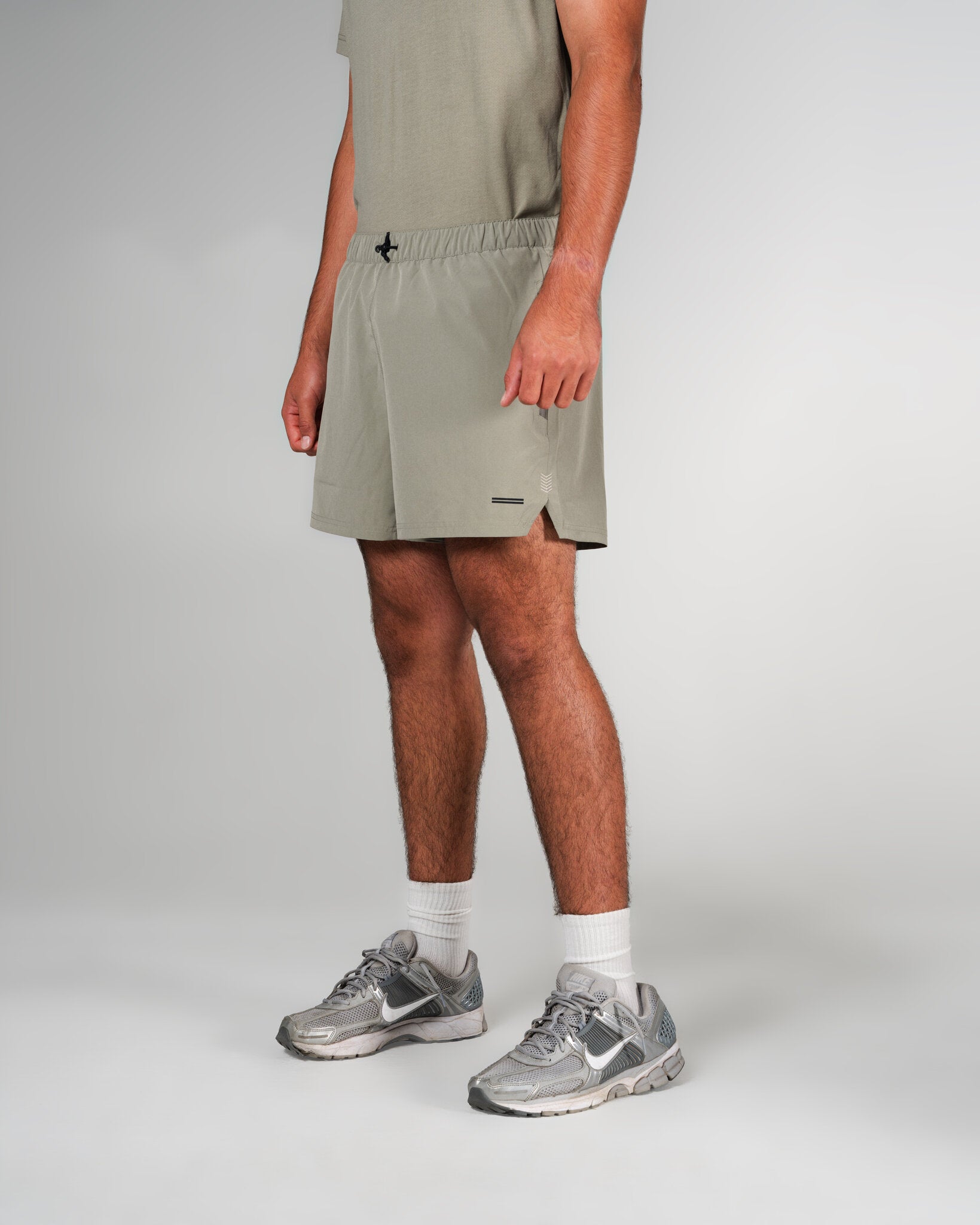 THNDHRT COLLECTION TRAINING APPAREL - PERFORMANCE SHORTS (GRAY)