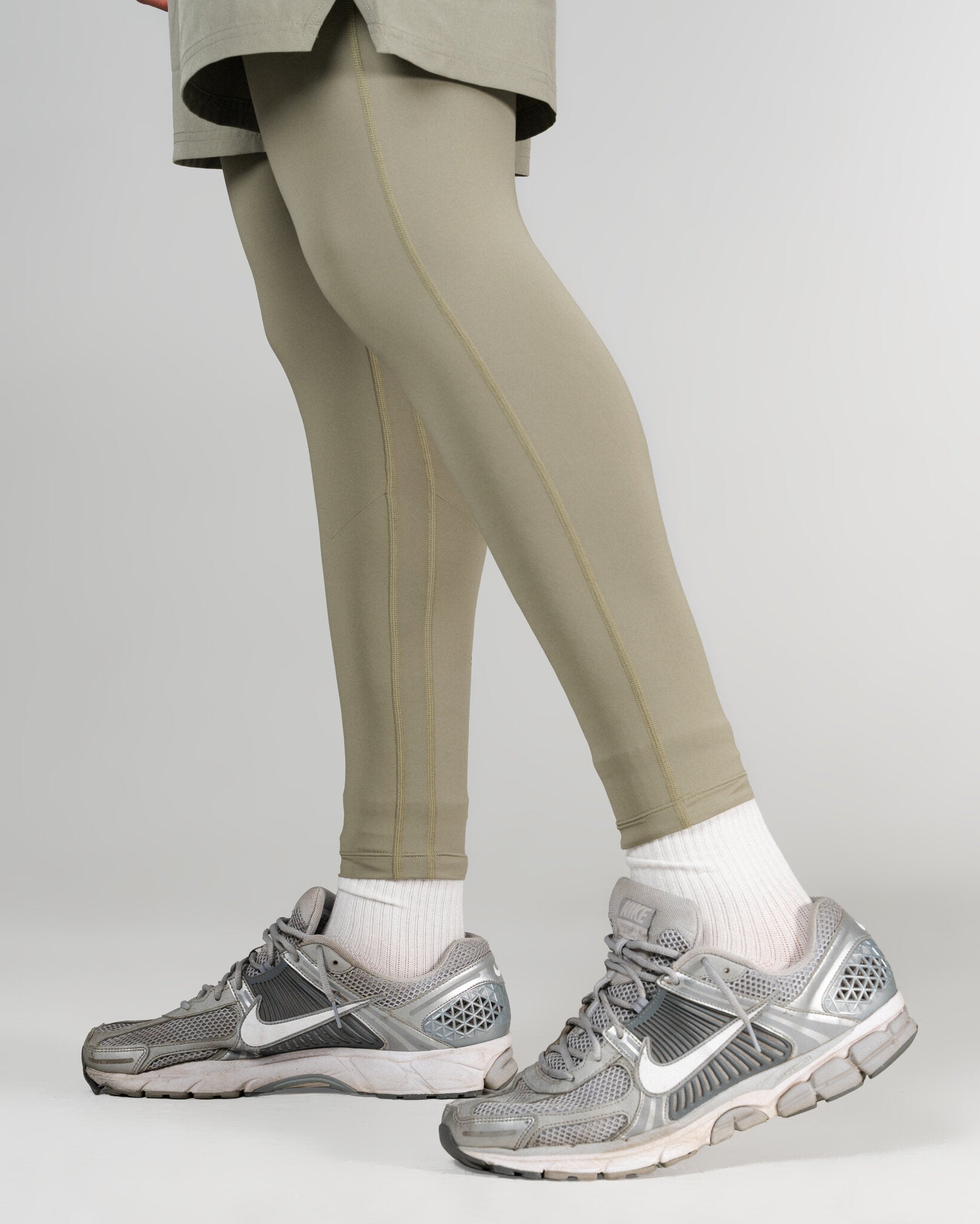 THNDHRT COLLECTION TRAINING APPAREL - PERFORMANCE TIGHTS (GRAY)